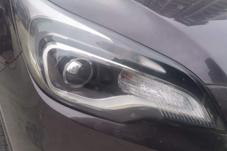 Used Buick Envision 2015 20T Two-Wheel-Drive Elite Model Right Front Headlight