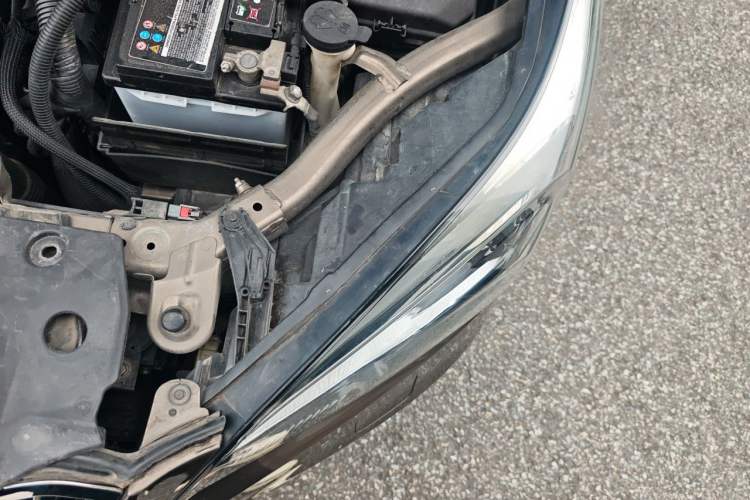 Used Buick Envision 2015 20T Four-Wheel Drive Luxury Model Engine Bay Left