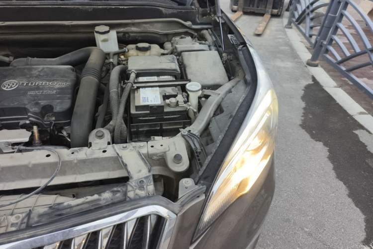 Used Buick Envision 2015 20T Two-Wheel-Drive Elite Model Engine Bay Left