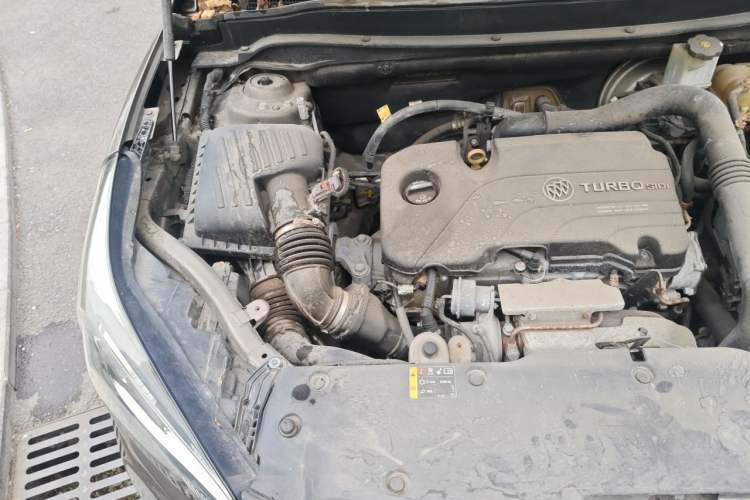 Used Buick Envision 2015 20T Two-Wheel-Drive Elite Model Engine Bay Right