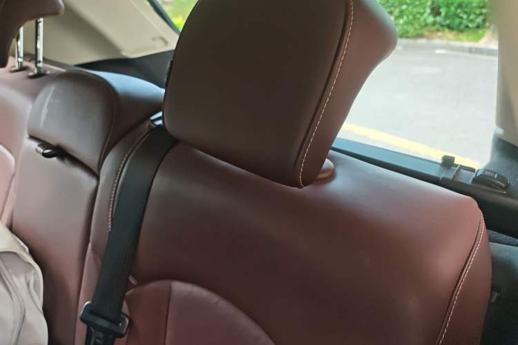 Used Buick Envision 2015 20T Four-Wheel Drive Luxury Model Left Rear Seat