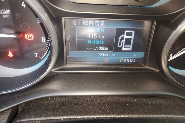 Used Buick Envision 2015 20T Two-Wheel-Drive Elite Model Odometer Close Up