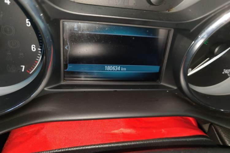 Used Buick Envision 2015 20T Two-Wheel-Drive Elite Model Odometer Close Up