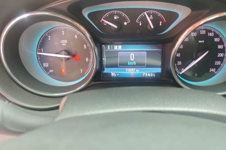 Used Buick Envision 2015 20T Two-Wheel-Drive Elite Model Odometer Close Up