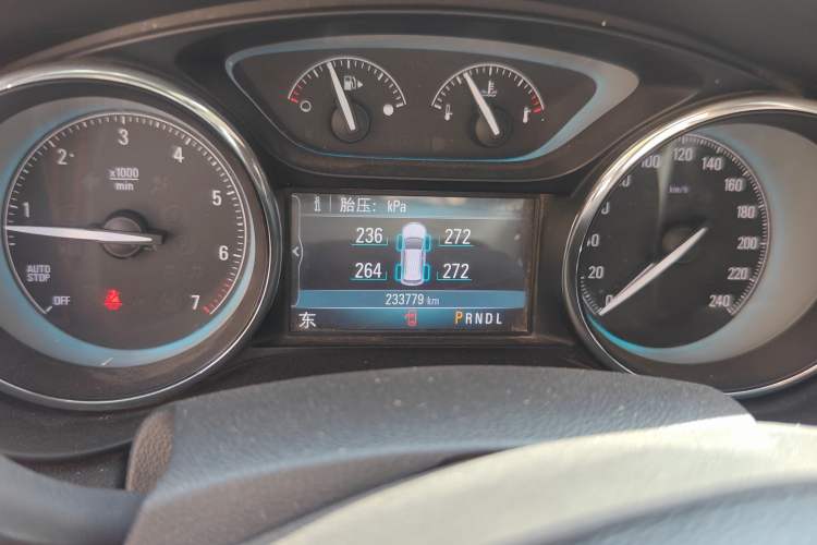 Used Buick Envision 2015 20T Four-Wheel Drive Luxury Model Odometer Close Up