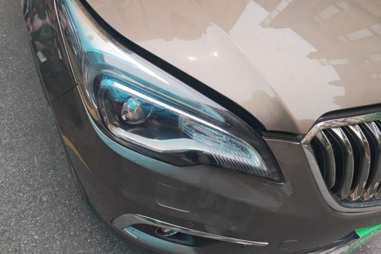 Used Buick Envision 2015 20T Four-Wheel Drive Luxury Model Right Front Headlight