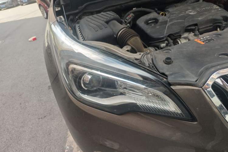 Used Buick Envision 2015 20T Two-Wheel-Drive Elite Model Right Front Headlight