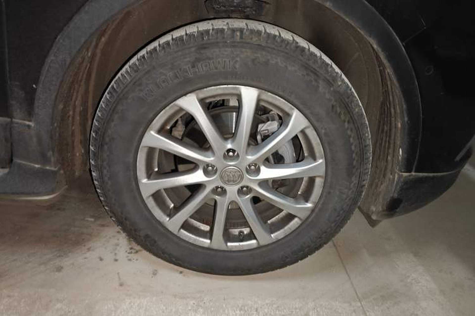 Used Buick Envision 2015 20T Four-Wheel Drive Elite Model Right Front Wheel Hub