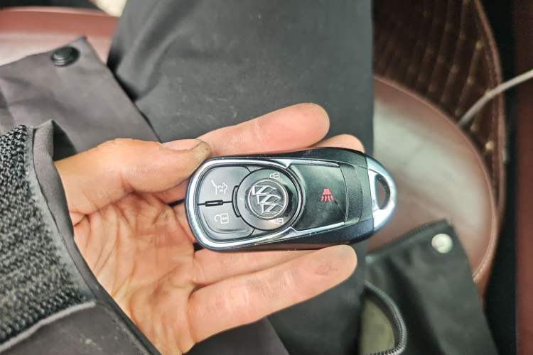 Used Buick Envision 2015 20T Four-Wheel Drive Luxury Model Vehicle Key