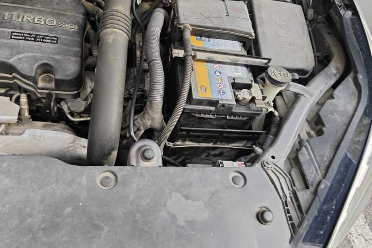 Used Buick Envision 2015 20T Two-Wheel-Drive Elite Model Engine Bay Left