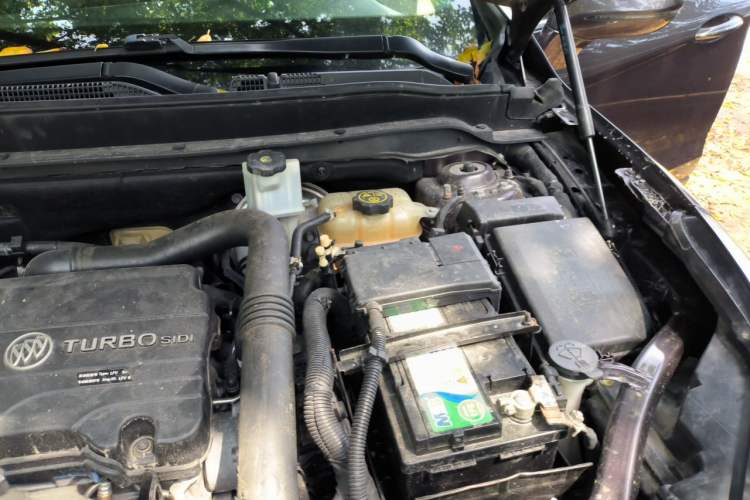 Used Buick Envision 2015 20T Four-Wheel Drive Luxury Model Engine Bay Left