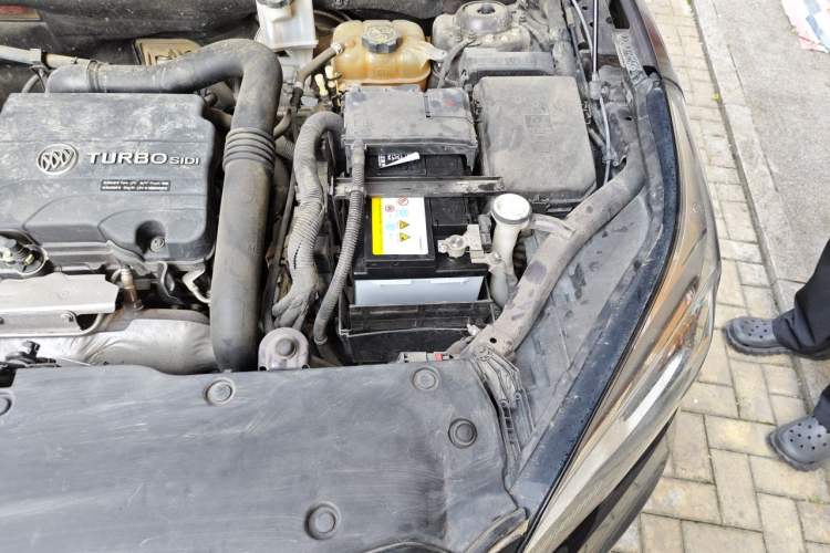 Used Buick Envision 2015 20T Two-Wheel-Drive Elite Model Engine Bay Left