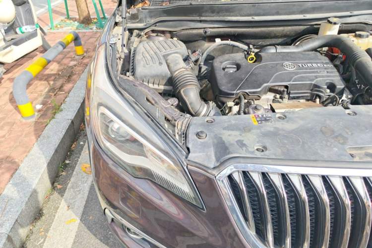 Used Buick Envision 2015 20T Four-Wheel Drive Luxury Model Engine Bay Right