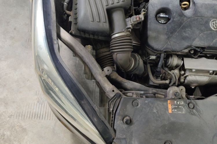 Used Buick Envision 2015 20T Two-Wheel-Drive Elite Model Engine Bay Right