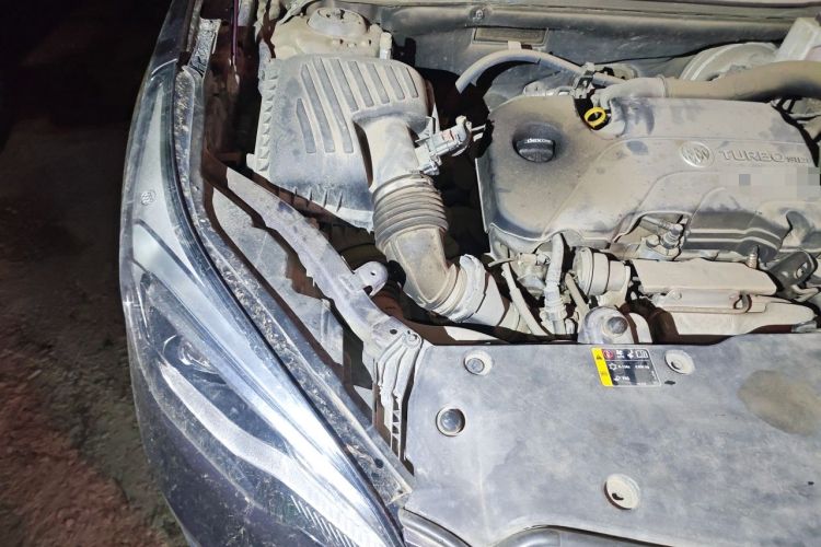 Used Buick Envision 2015 20T Two-Wheel-Drive Elite Model Engine Bay Right