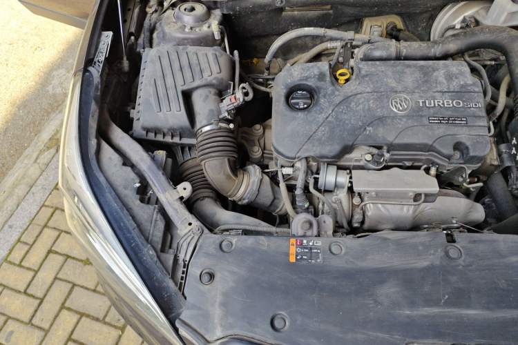 Used Buick Envision 2015 20T Two-Wheel-Drive Elite Model Engine Bay Right