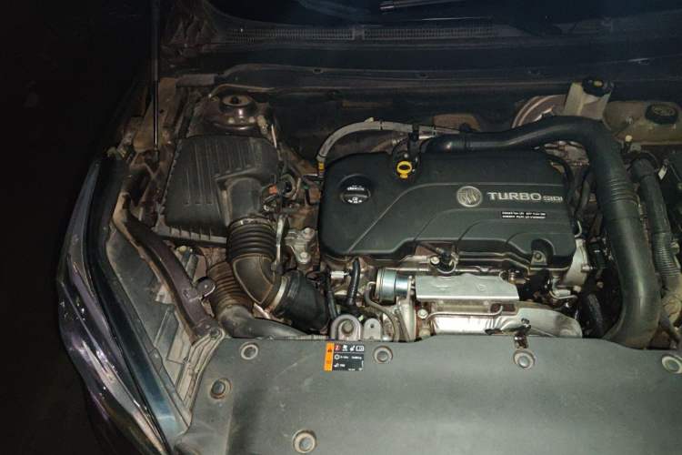 Used Buick Envision 2015 20T Two-Wheel-Drive Elite Model Engine Bay Right