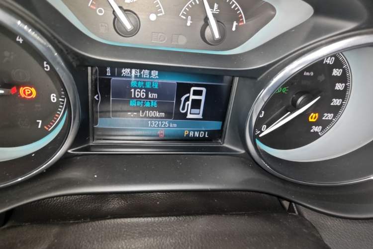 Used Buick Envision 2015 20T Two-Wheel-Drive Elite Model Odometer Close Up