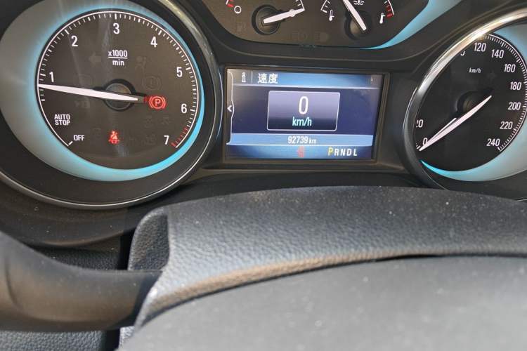 Used Buick Envision 2015 20T Two-Wheel-Drive Elite Model Odometer Close Up