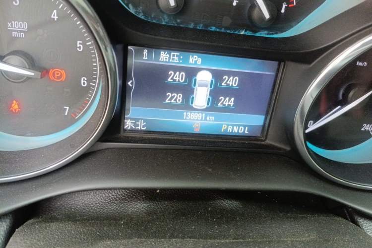 Used Buick Envision 2015 20T Four-Wheel Drive Elite Model Odometer Close Up