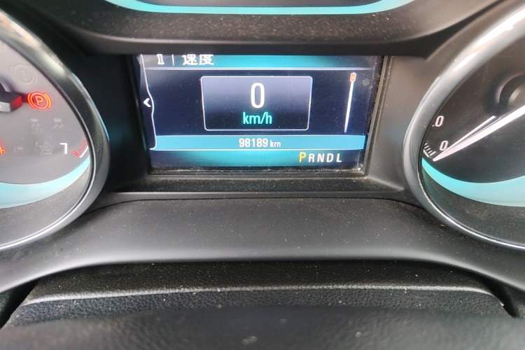 Used Buick Envision 2015 20T Two-Wheel-Drive Elite Model Odometer Close Up