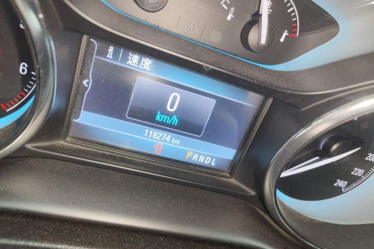 Used Buick Envision 2015 20T Two-Wheel-Drive Elite Model Odometer Close Up