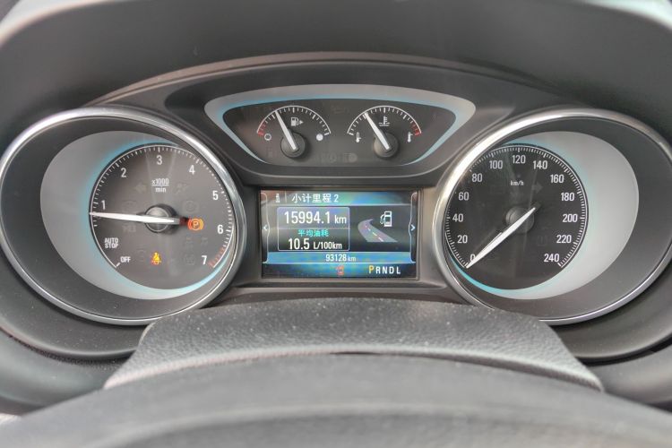 Used Buick Envision 2015 20T Two-Wheel-Drive Elite Model Odometer Close Up