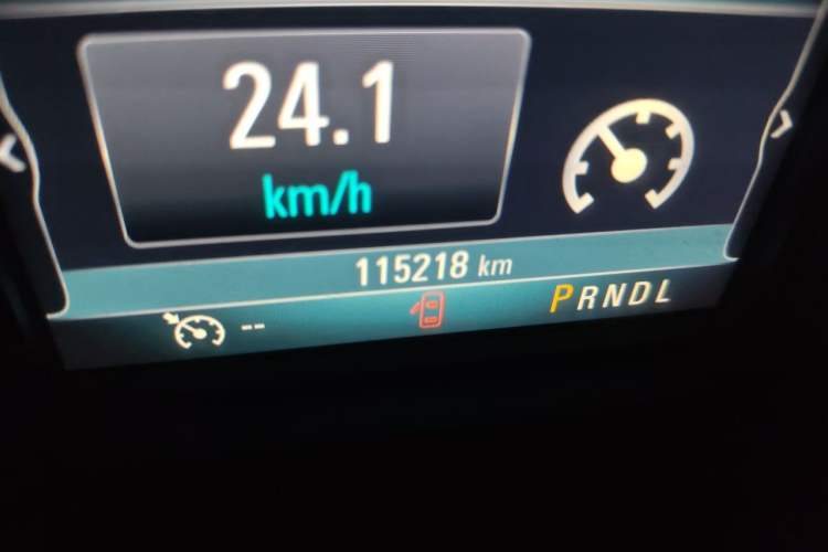 Used Buick Envision 2015 20T Two-Wheel-Drive Elite Model Odometer Close Up