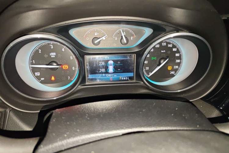 Used Buick Envision 2015 20T Two-Wheel-Drive Elite Model Odometer Close Up