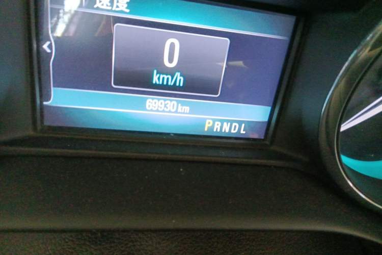Used Buick Envision 2015 20T Two-Wheel-Drive Leading Model Odometer Close Up