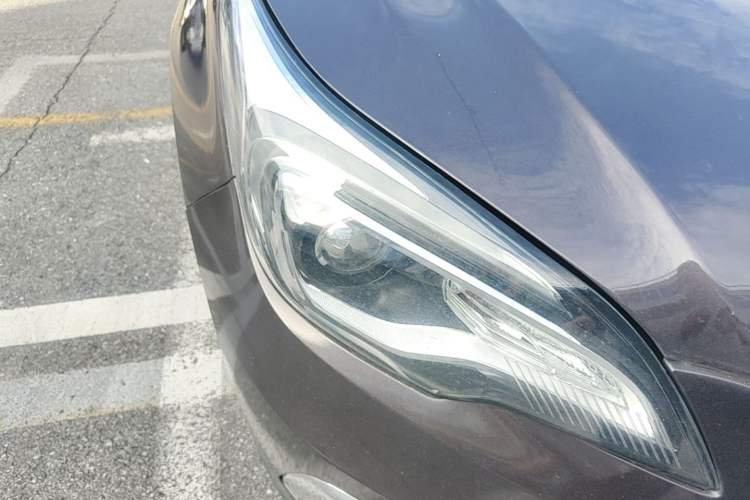 Used Buick Envision 2015 20T Two-Wheel-Drive Elite Model Right Front Headlight