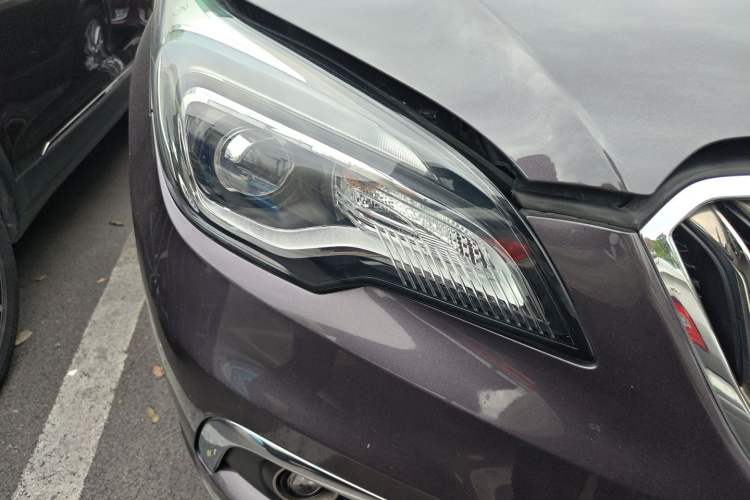 Used Buick Envision 2015 20T Two-Wheel-Drive Elite Model Right Front Headlight