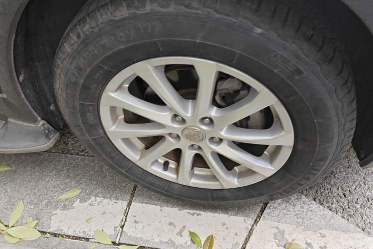 Used Buick Envision 2015 20T Two-Wheel-Drive Elite Model Right Front Wheel Hub