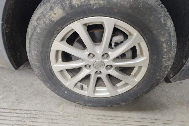 Used Buick Envision 2015 20T Two-Wheel-Drive Elite Model Right Front Wheel Hub