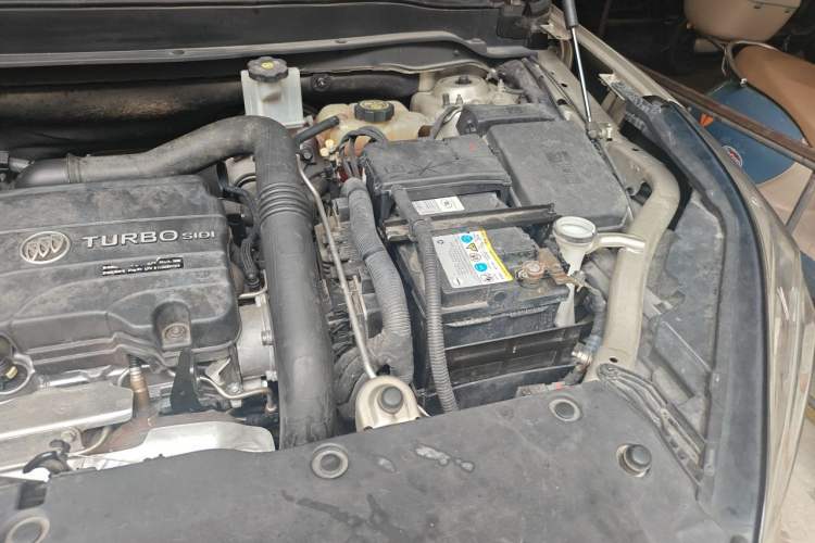 Used Buick Envision 2015 20T Two-Wheel-Drive Elite Model Engine Bay Left
