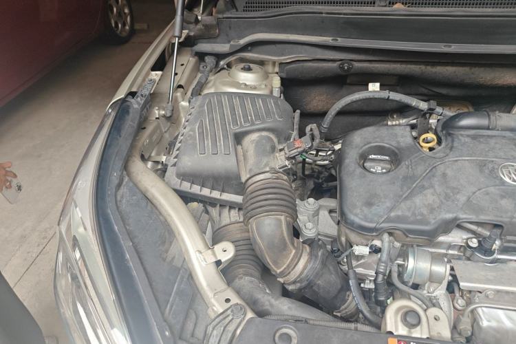 Used Buick Envision 2015 20T Two-Wheel-Drive Elite Model Engine Bay Right