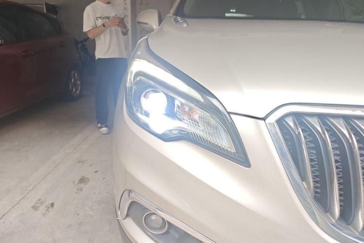 Used Buick Envision 2015 20T Two-Wheel-Drive Elite Model Right Front Headlight