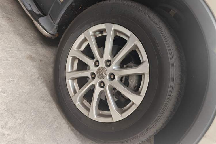 Used Buick Envision 2015 20T Two-Wheel-Drive Elite Model Right Front Wheel Hub