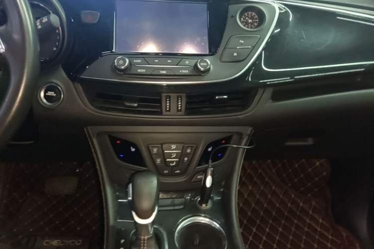Used Buick Envision 2015 20T Two-Wheel-Drive Elite Model Audio And AC Panel