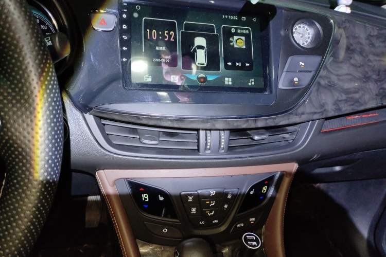 Used Buick Envision 2015 20T Four-Wheel Drive Elite Model Audio And AC Panel