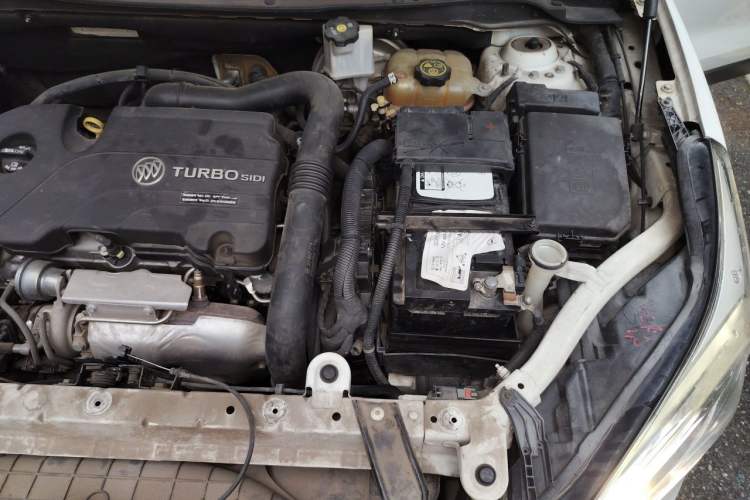 Used Buick Envision 2015 20T Four-Wheel Drive Luxury Model Engine Bay Left