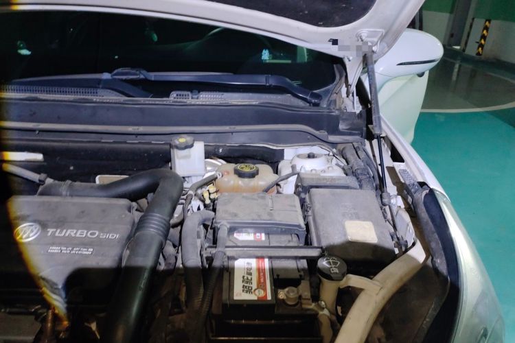 Used Buick Envision 2015 20T Four-Wheel Drive Elite Model Engine Bay Left