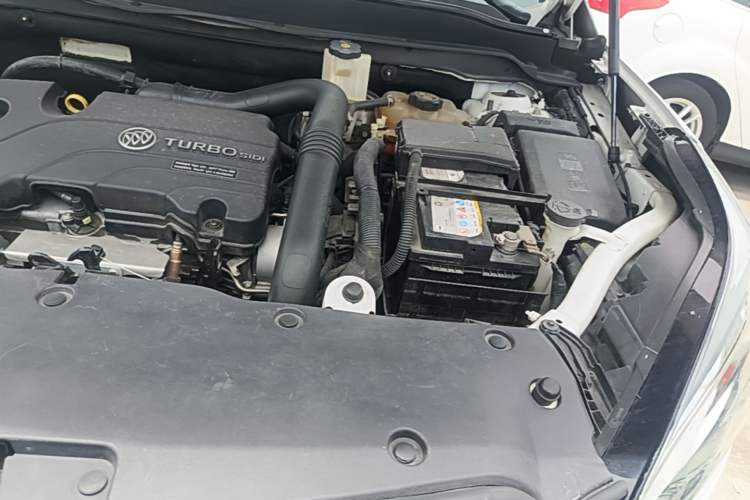 Used Buick Envision 2015 20T Two-Wheel-Drive Elite Model Engine Bay Left