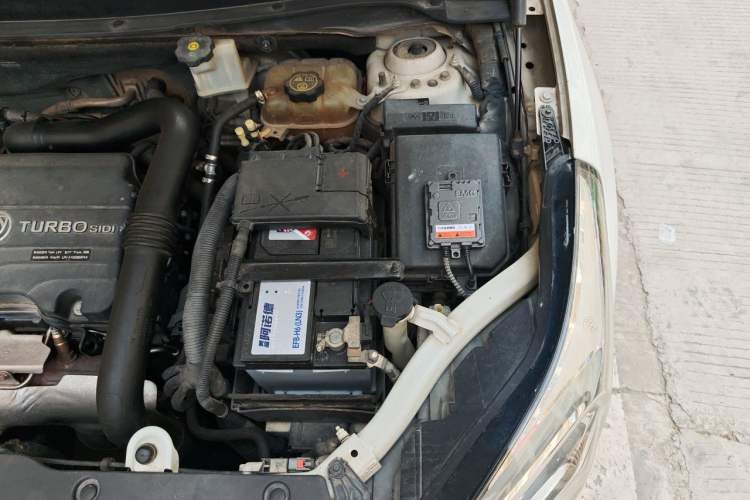 Used Buick Envision 2015 20T Two-Wheel-Drive Elite Model Engine Bay Left