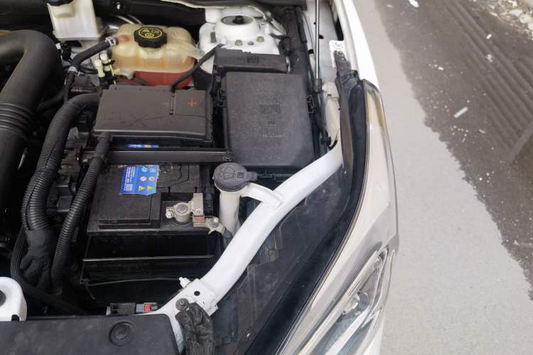 Used Buick Envision 2015 20T Two-Wheel-Drive Elite Model Engine Bay Left