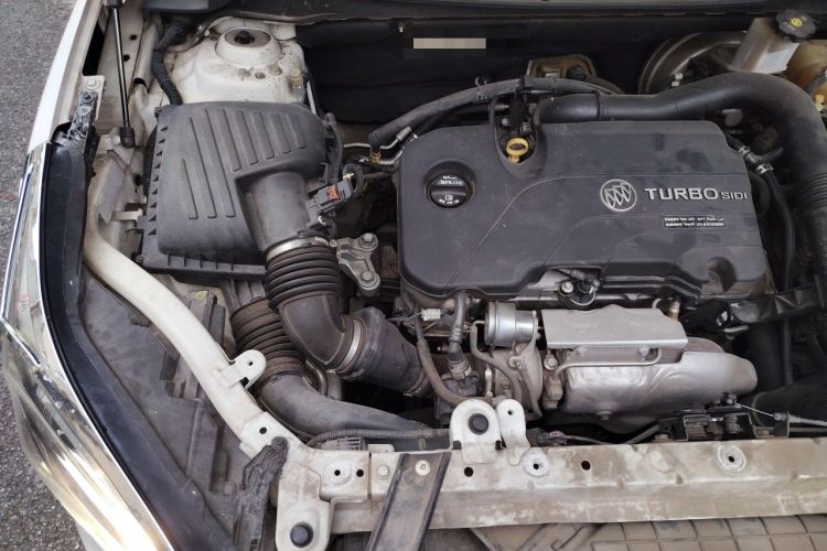 Used Buick Envision 2015 20T Four-Wheel Drive Luxury Model Engine Bay Right