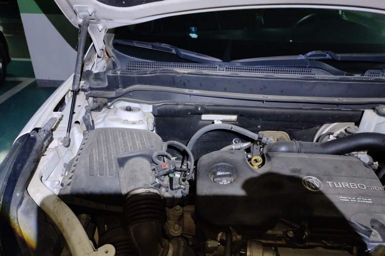 Used Buick Envision 2015 20T Four-Wheel Drive Elite Model Engine Bay Right