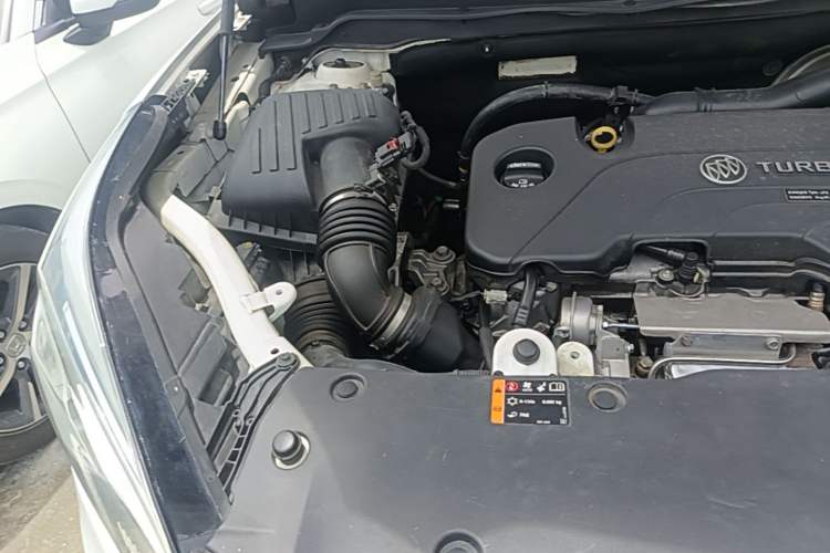 Used Buick Envision 2015 20T Two-Wheel-Drive Elite Model Engine Bay Right