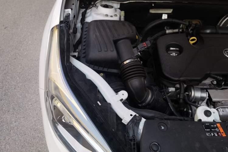 Used Buick Envision 2015 20T Two-Wheel-Drive Elite Model Engine Bay Right