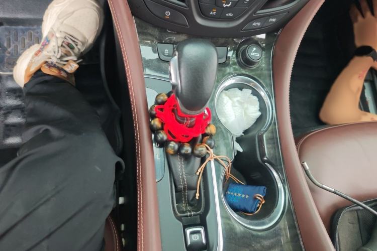 Used Buick Envision 2015 20T Two-Wheel-Drive Elite Model Gear Lever
